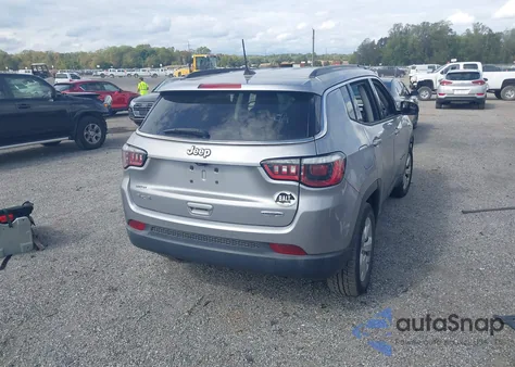 2018 Jeep Compass Latitude 4X4 from USA, damaged, VIN 3C4NJDBB2JT114224